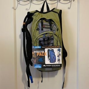 High Sierra Hydration Pack 2 liter NWT